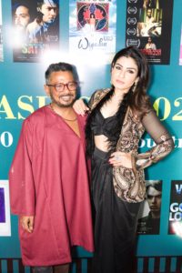 Bollywood-actor-Raveena-Tandon-strikes-a-pose-with-film-maker-Onir-at-the-opening-night-of-14th-KASHIH-Mumbai-International-Queer
